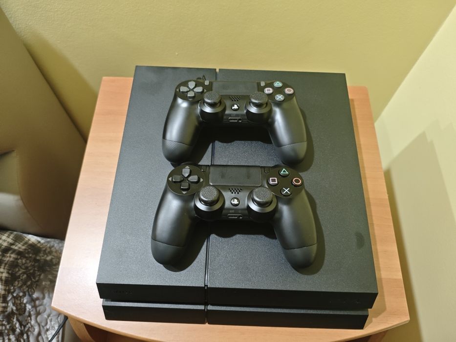 PlayStation 4+2 controllere