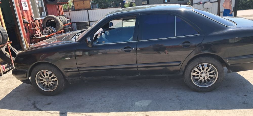 Продам мерседес w210