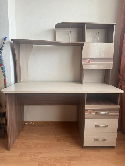 Продам стол в отличном состоянии