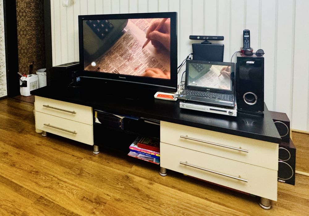 Продам Тумбу под ТВ и буфетный шкаф