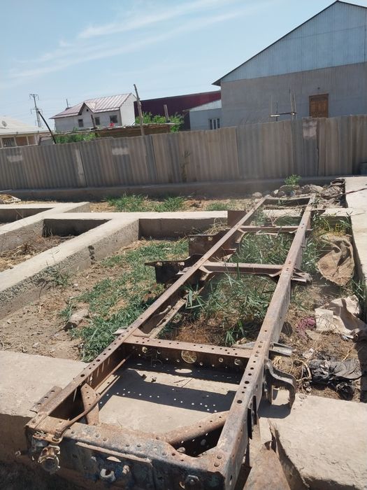 Zil 130  ram  sotiladi