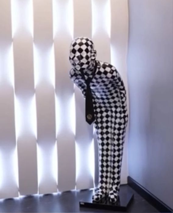 Fred статуя очень красивая статуя