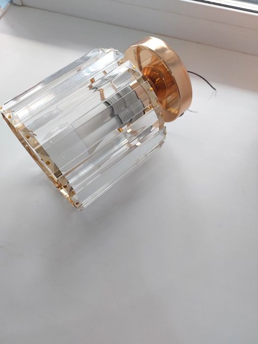 Срочно продам люстру