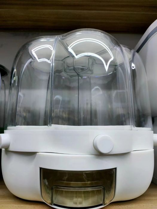 Вращающийся контейнер для хранения сыпучих продуктов