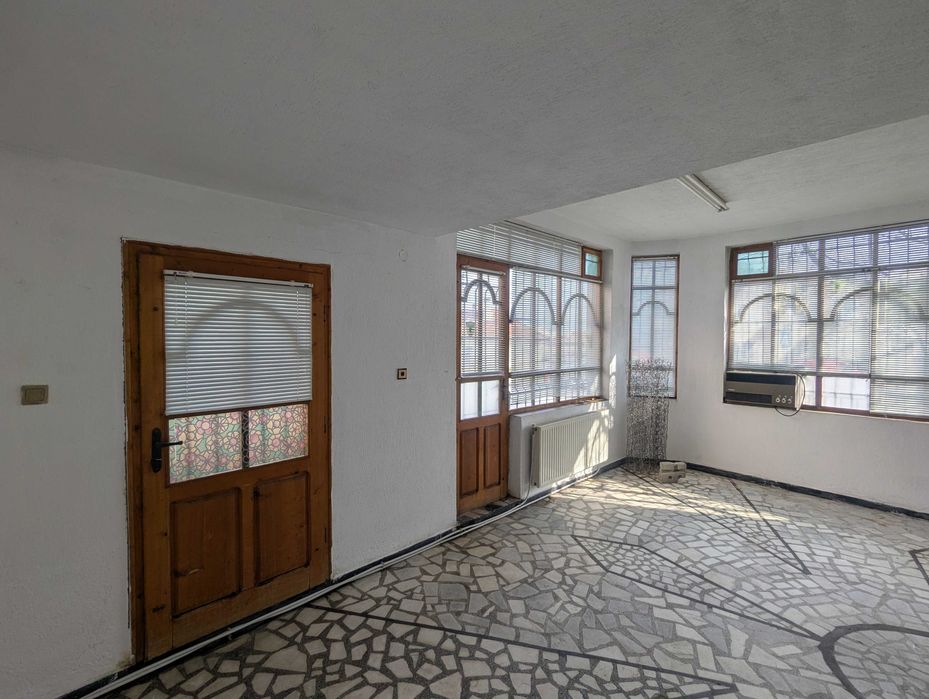 Дава се под наем Магазин в Карлово - 44 кв.м за 204 € - Снимка #3