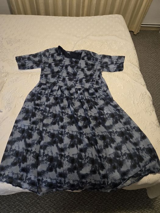 O rochie noua si una folosita o data