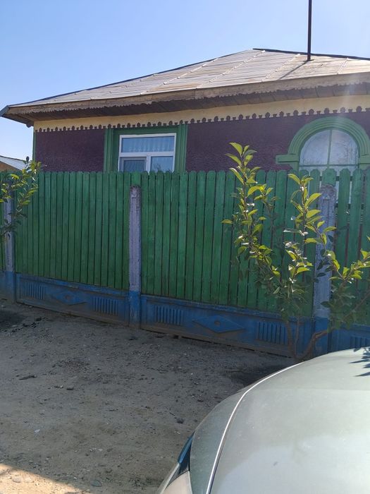 Casă de vânzare , 4 camere, 2 holuri