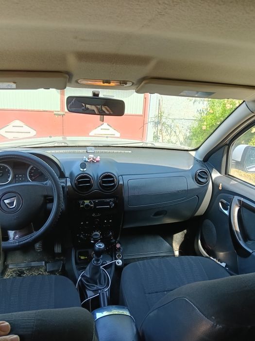 Vând Dacia Duster anul 2010 ptret 4.800 euro negociabil