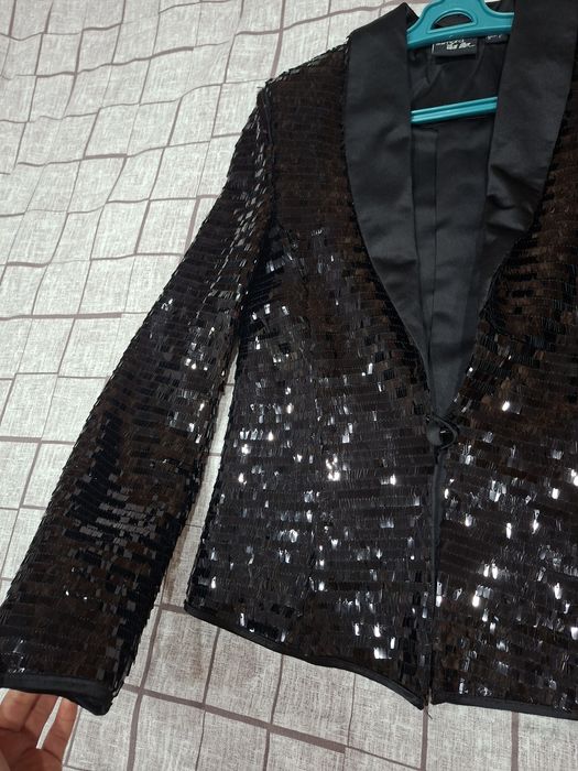 Продам новый нарядный пиджак
