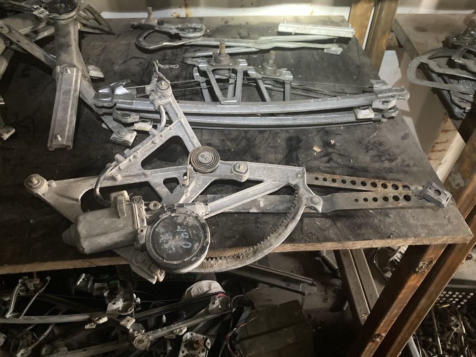 Стеклоподъемник передний правый Мерседес 190 W201 / Mercedes 190 W201