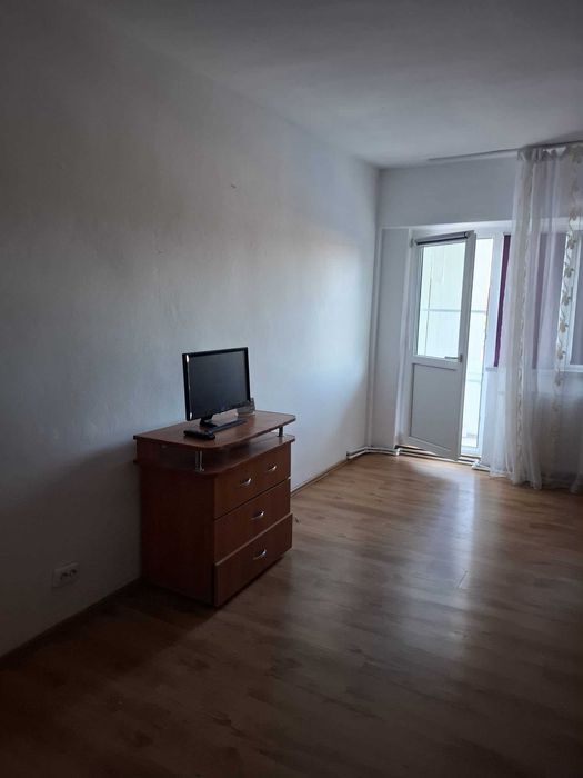 Închiriez garsoniera