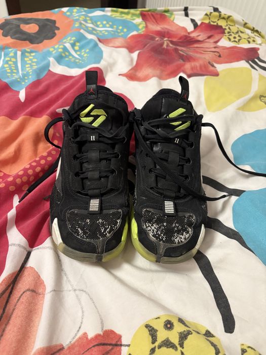 Adidasi baschet nike luka 2