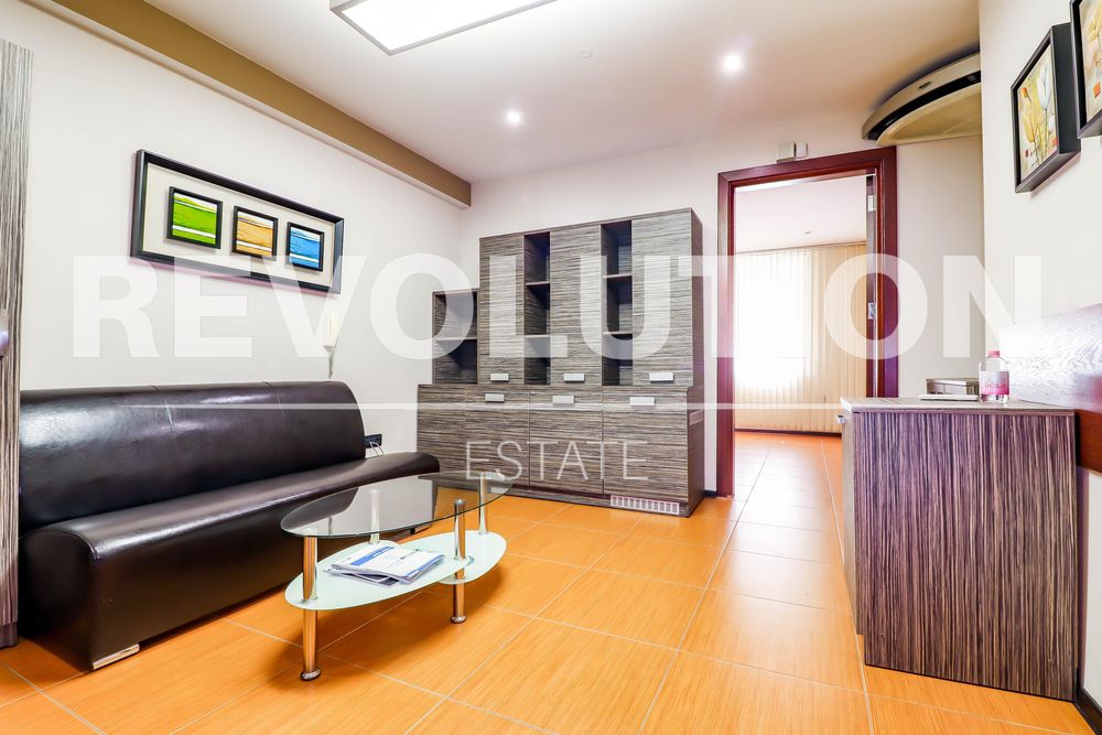 Дава се под наем Офис в Варна, Генералите - 65 кв.м за 400 € - Снимка #1