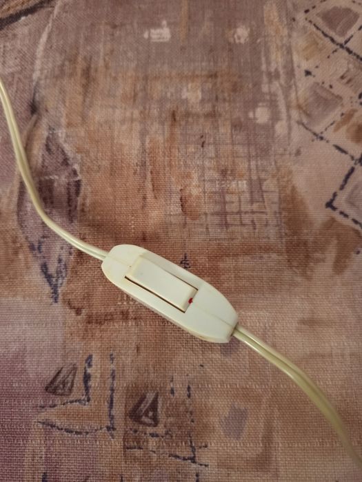 Аплик за стена с дървена основа