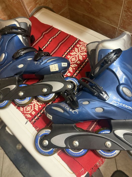 Patine cu role puțin folosite.