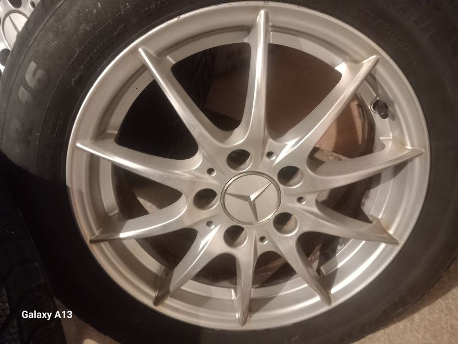 Продавам гуми с джани