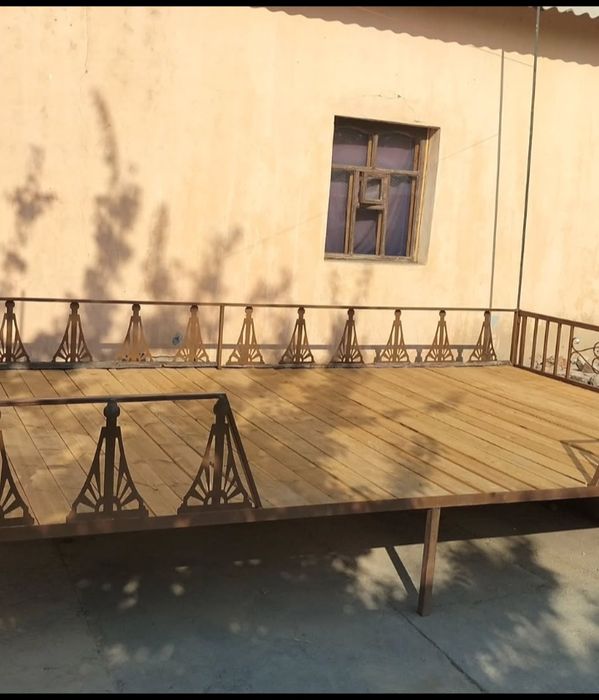 Тапчан сатылады.