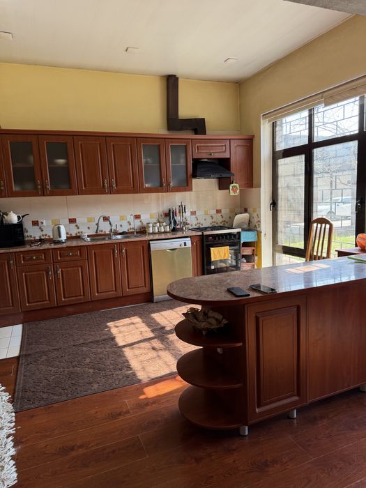 Срочно!! Лабзак Продается дом 3.7 соток.