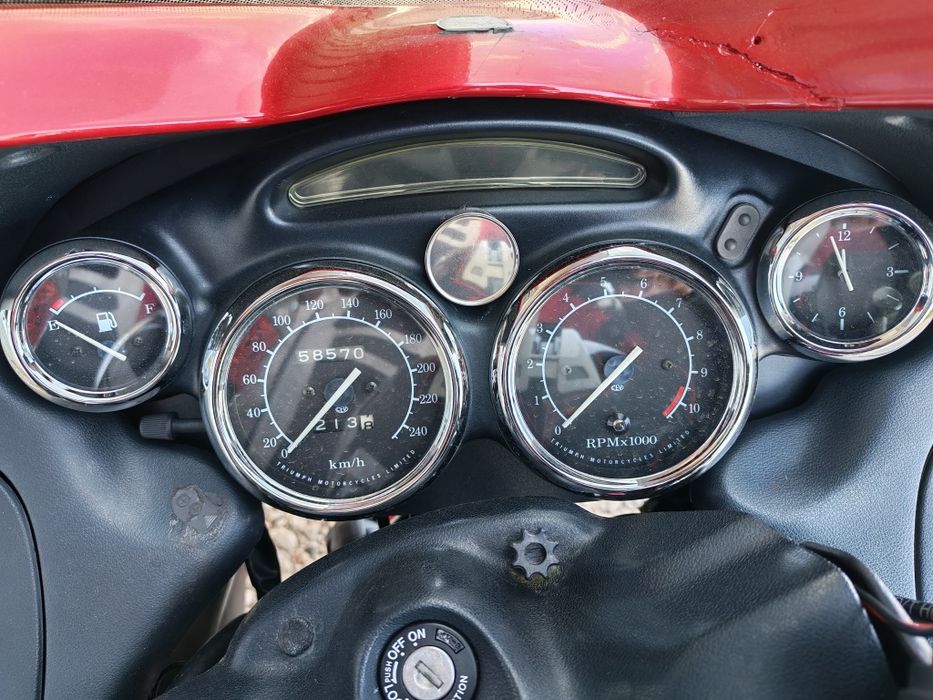 Schimb Triumph Trophy 1200
