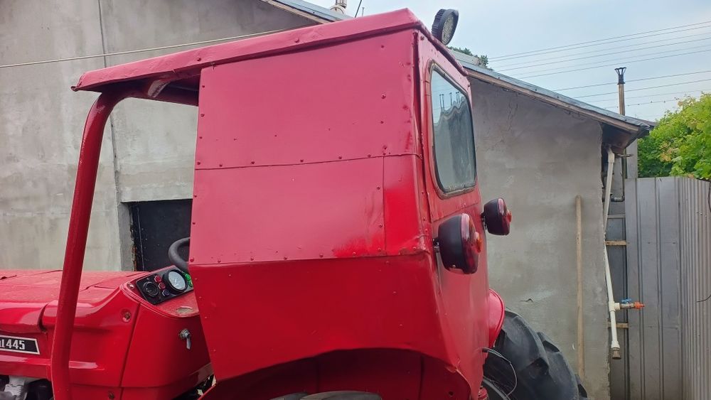 Tractor u445 de vie