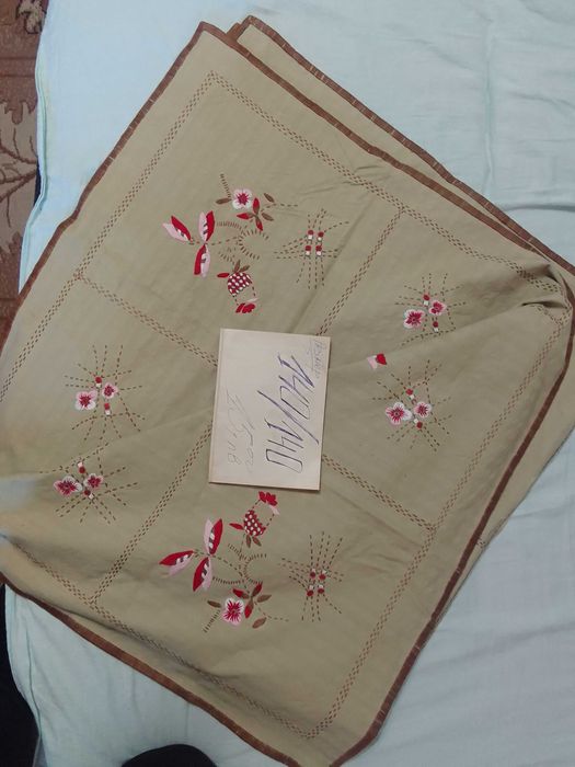 Ръчно изработена покривка за маса