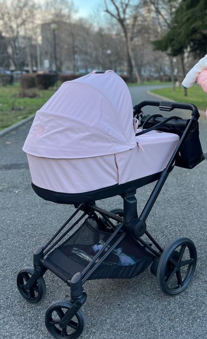 Бебешка количка Cybex E-Priam platinum.