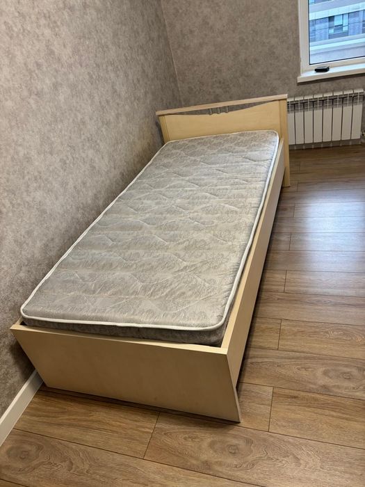 Продам деревянную кровать
