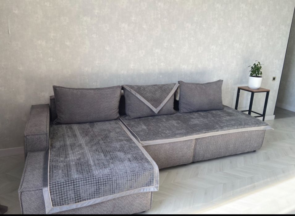 Продам диван букле