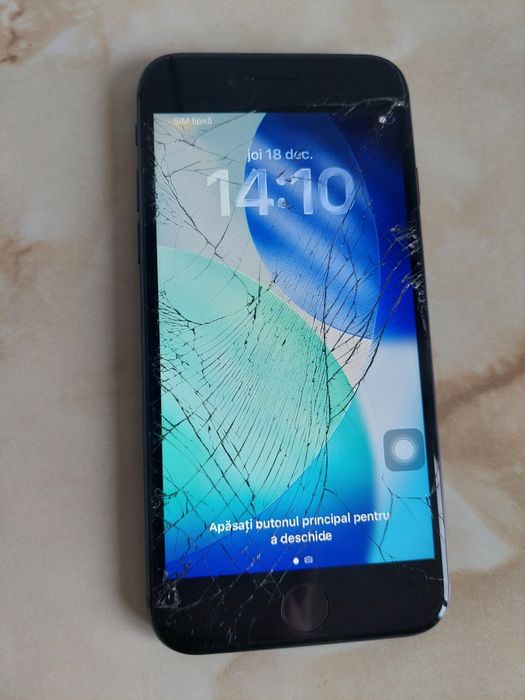 [SE2] Vând  iPhone SE 2 spart dar funcțional (iOS 26.1) //poze reale