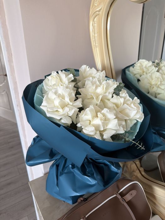 Гүлдер сатылады Цветы