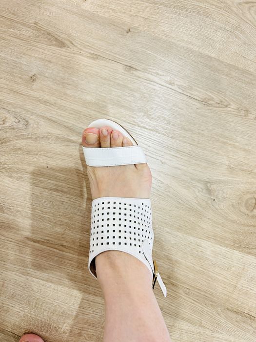 Босоножки белые, размер 36
