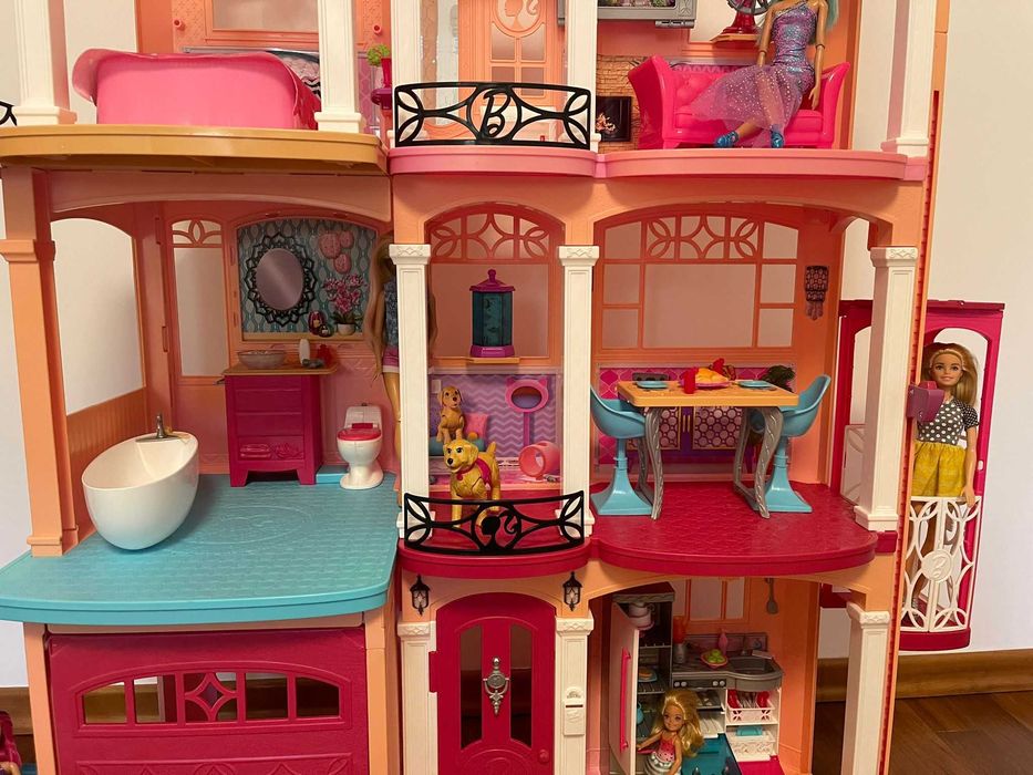 Casuta Barbie Dream House