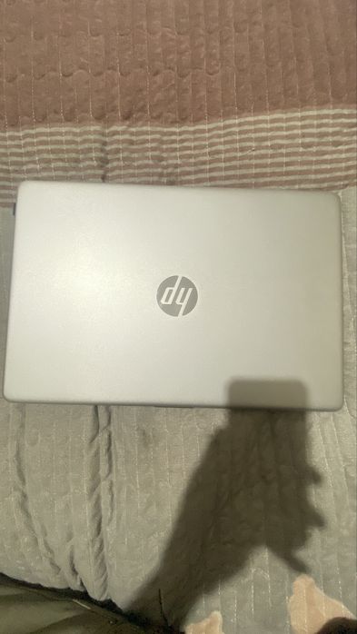 Noutbook sotiladi hp i3 koropka dakumentlari bor