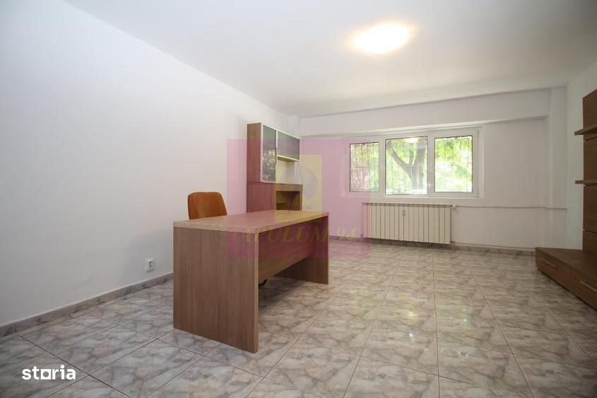 Apartament cu 3 camere de vânzare Decebal adiacent