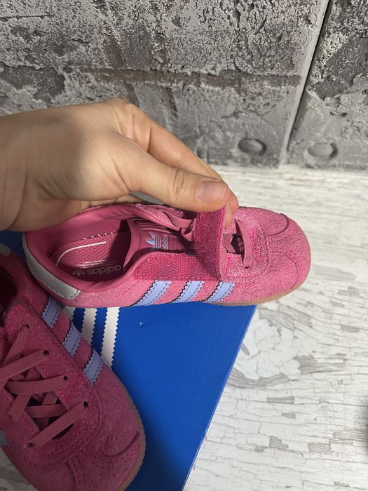 Adidas gazelle розов