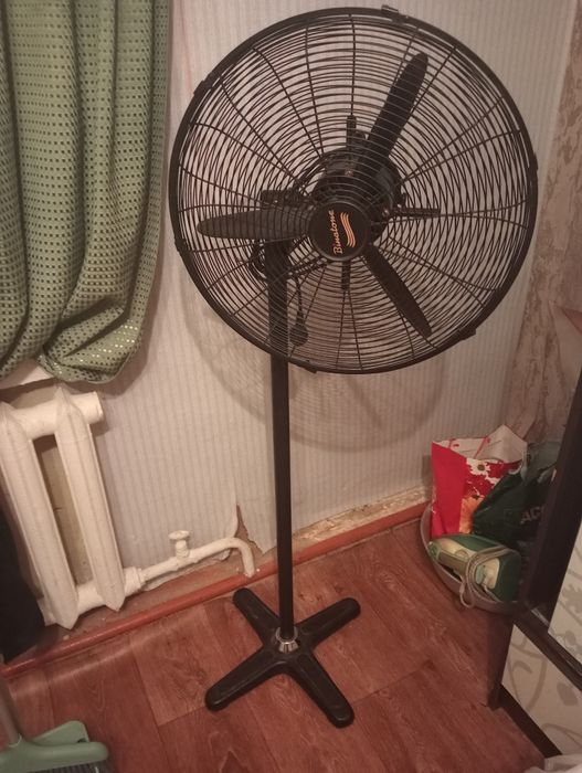 Продам мощный вентилятор.