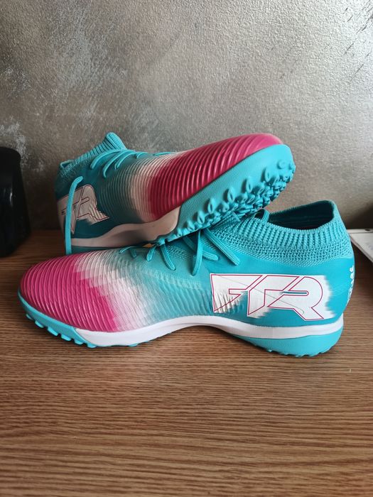 Ghete fotbal sala:NIKE SI PUMA MARIMEA 38 SI 39.NOI .PRET 80 LEI  perechea.