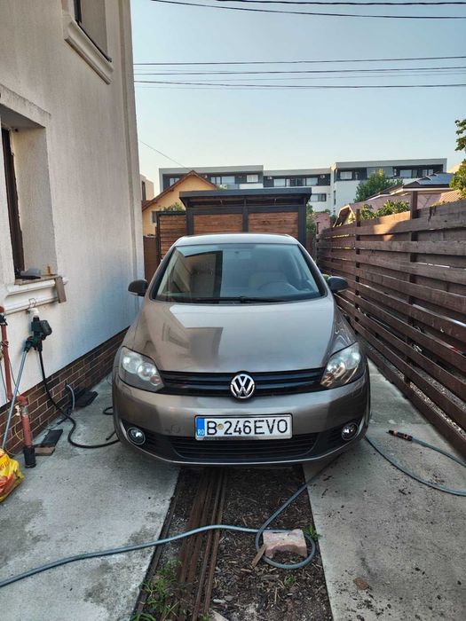 Vând Volkswagen Golf 6 Plus, an de fabricație 2009, motorizare 1.6 benzină.166.000