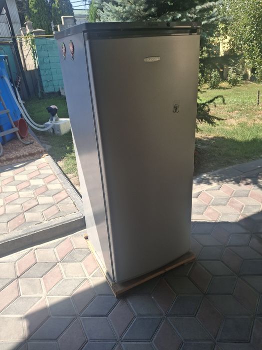 Холодильник почти новый
