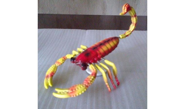 Сувенирный скорпион ( на магните )