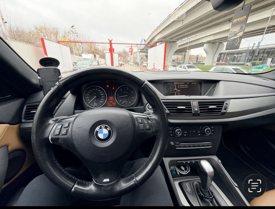 Vand BMW X1 2.3d xDrive Tracțiune Integrala Pachet M