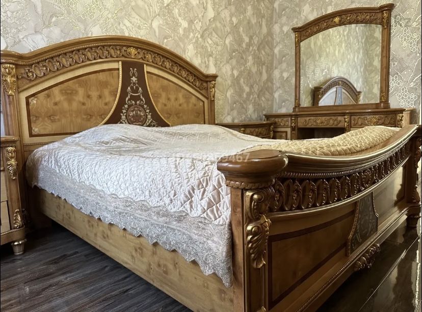 Спальный гарнитур