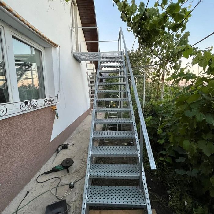 Scări zincate metalice