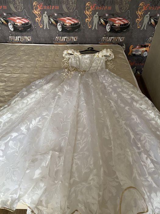 Свадебное платье