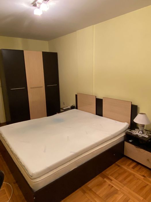 Продавам спалня комплект с матрак, гардероб, скрин и нощни шкафчета