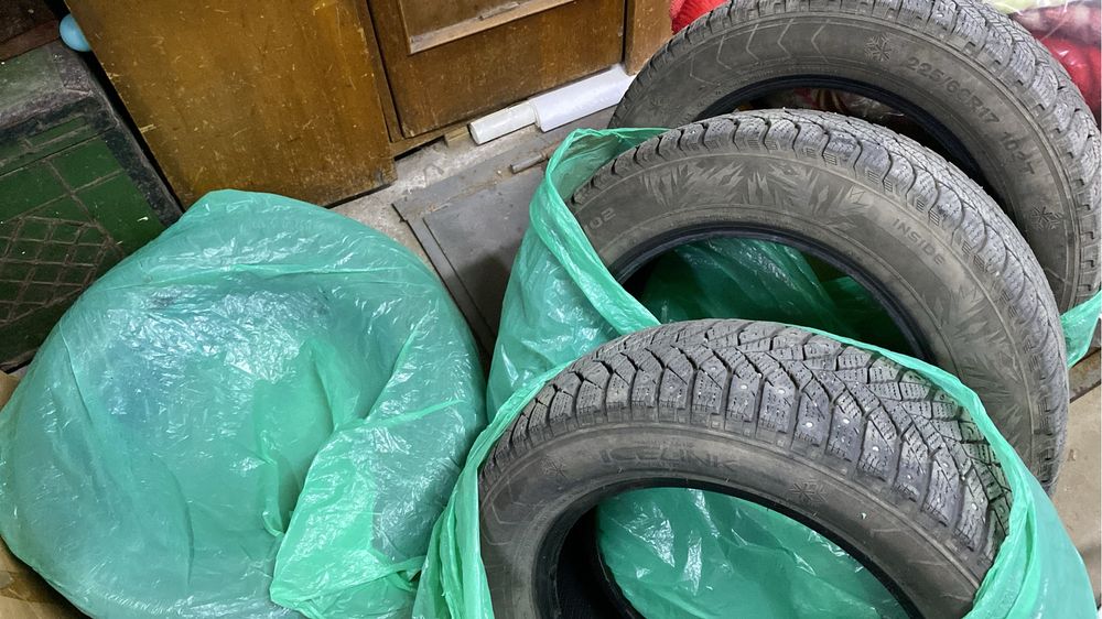 Продам покрышку  215/60/17