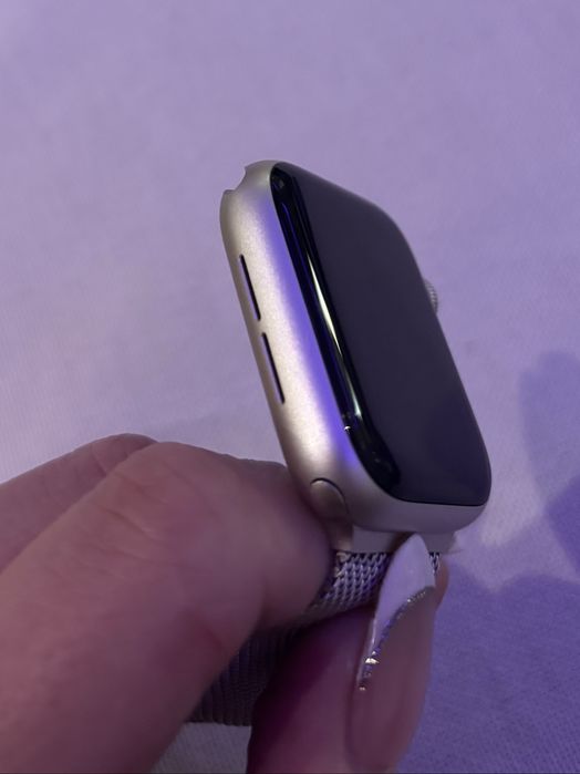 Продавам Apple Watch SE