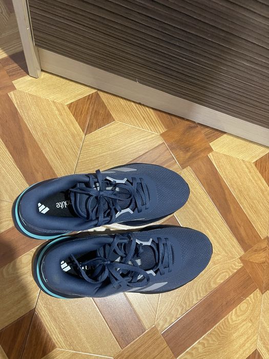 Кроссовки адидас