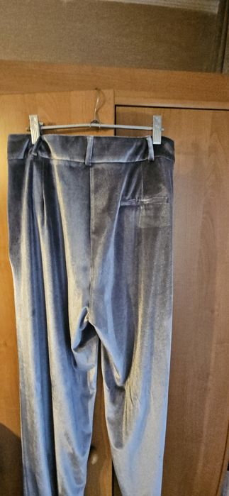 Продам брючный костюм новый