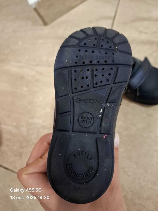 Ghetute joase imblanite, firma Geox, marimea 24